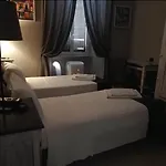 Relais Indipendenza Pensión 3*