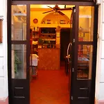Relais Indipendenza Pensión 3*