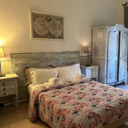 Relais Indipendenza Pensión 3*