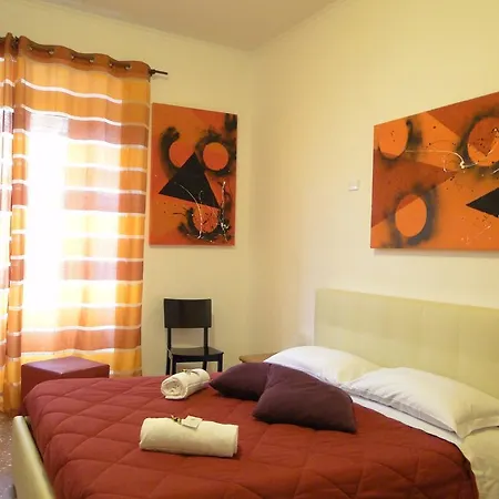 Relais Indipendenza Pensión 3*