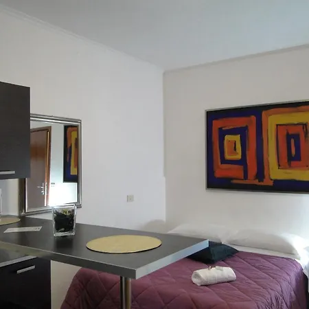 Relais Indipendenza Pensión 3*
