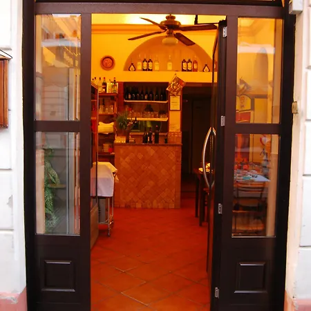 Relais Indipendenza Pensión 3*