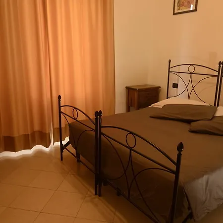 Relais Indipendenza Pensión 3*
